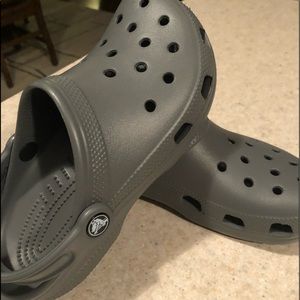 Crocs, Grey, Men’s 4/Women’s 6